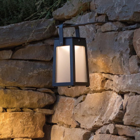 BESTA - La lanterne solaire accrochante allume la lanterne solaire  décorative de bougie sans flamme de scintillement de LED imperméable  extérieure de PVC, pour le jardin de cour de patio - Eclairage