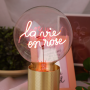 Ampoule LED Globe à filament La vie en rose Rouge - Message In The Bulb