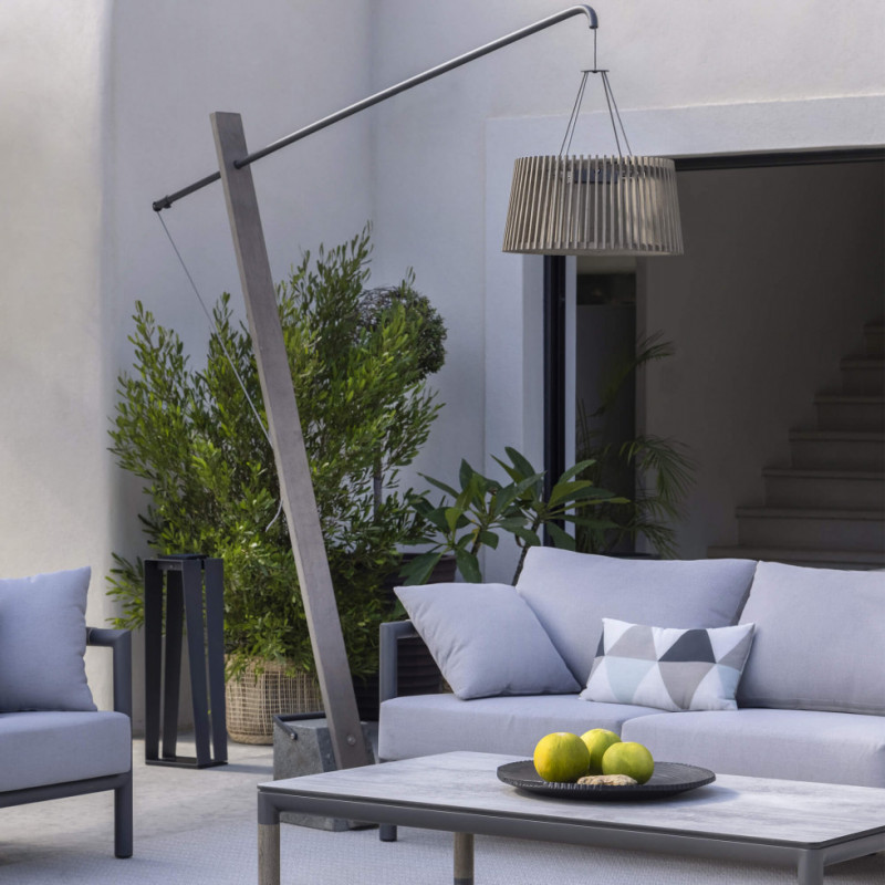 Lampadaire LED solaire Skaal en teck - Les Jardins | Comptoir des Lustres
